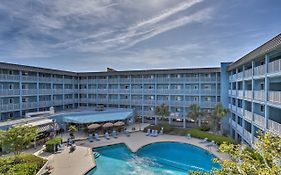 Newly Renovated Hilton Head Retreat, Walk To Beach